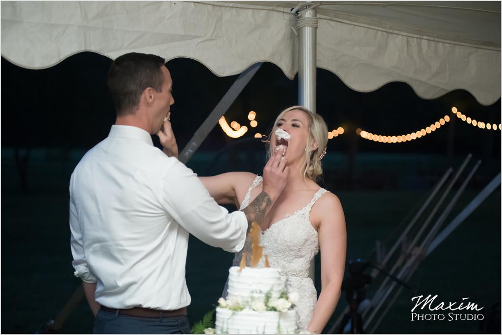 Wedding cake Ohio horse farm