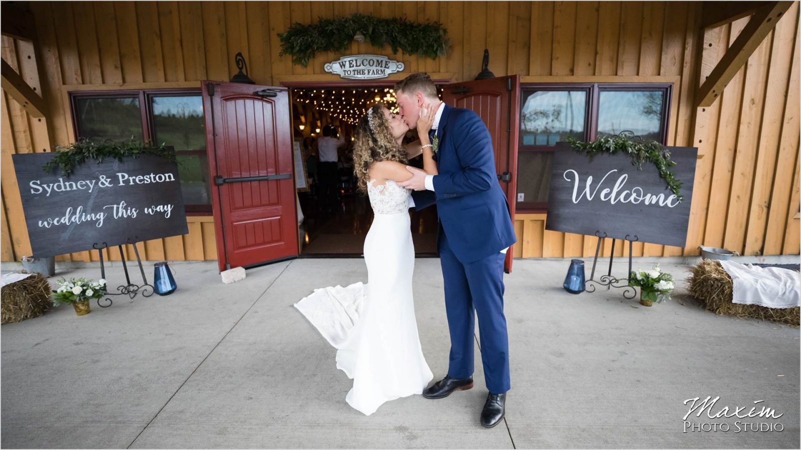Canopy Creek Wedding ceremony kiss