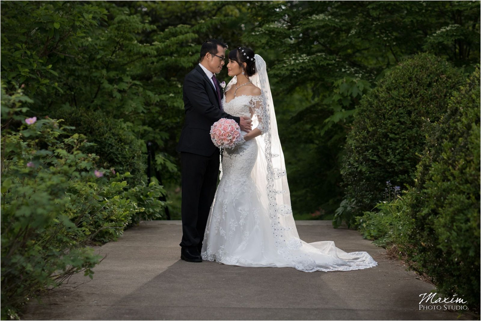 Ault Park Cincinnati Bride groom pictures off camera backlight