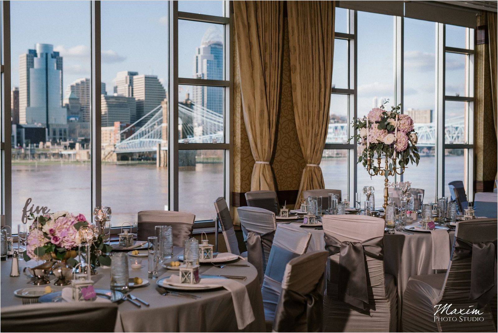 Cincinnati Marriott Rivercenter, Covington Wedding, Cincinnati skyline, Wedding Reception, CC Florist and Company