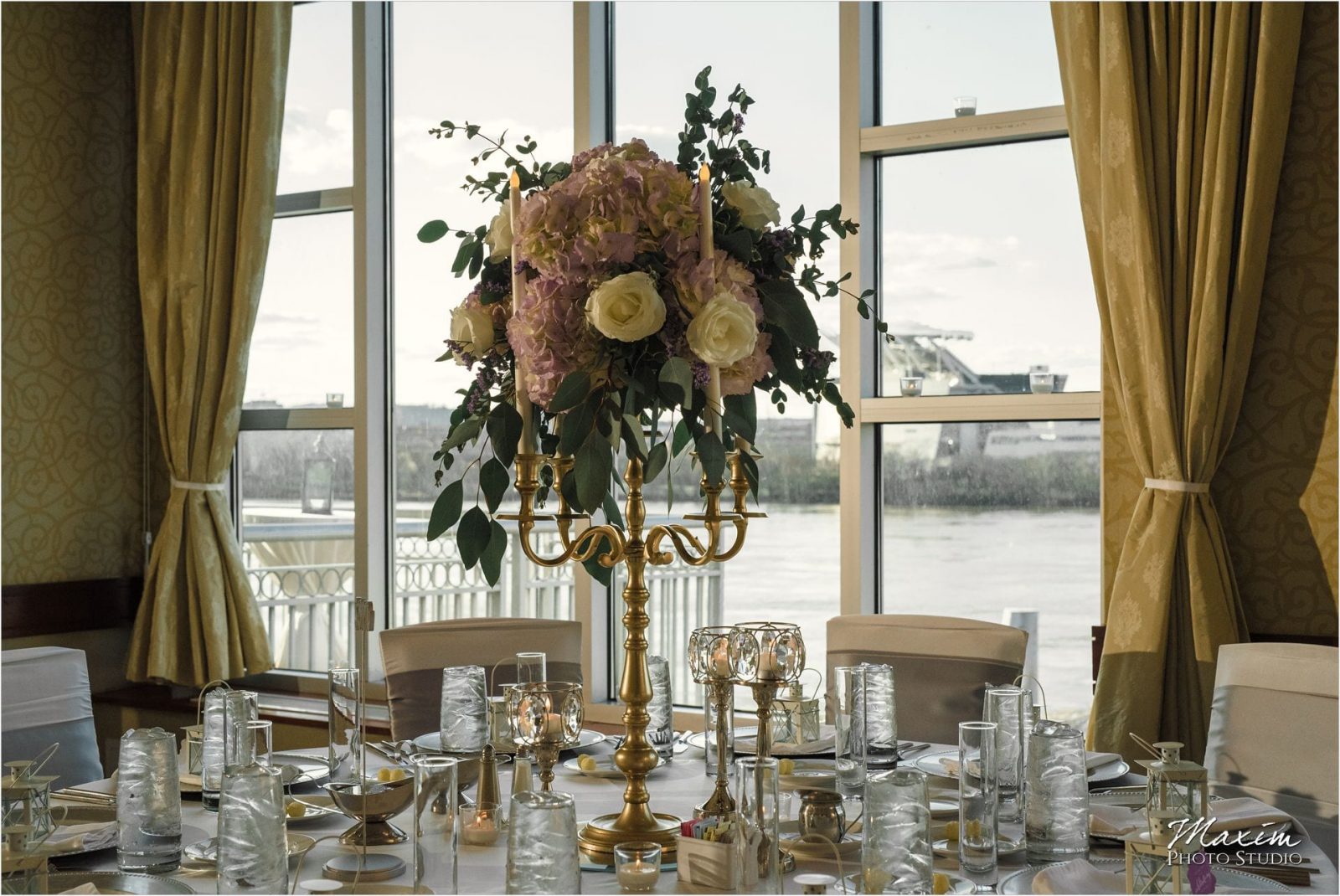 Cincinnati Marriott Rivercenter, Covington Wedding, Cincinnati skyline, Wedding Reception, CC Florist and Company