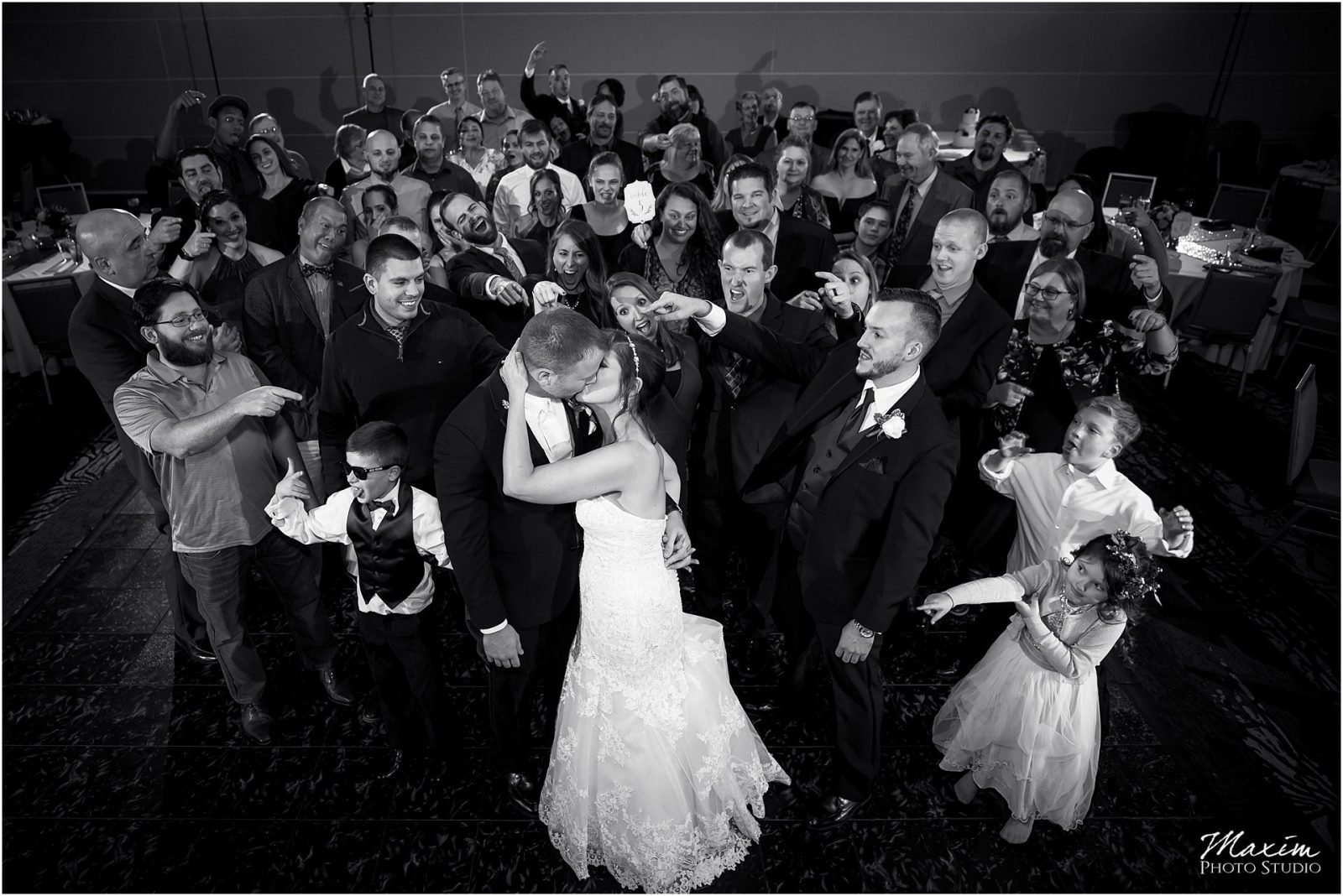 Cincinnati best wedding Photographers, Centre Park of West Chester, Cincinnati Wedding Reception, Group Photo