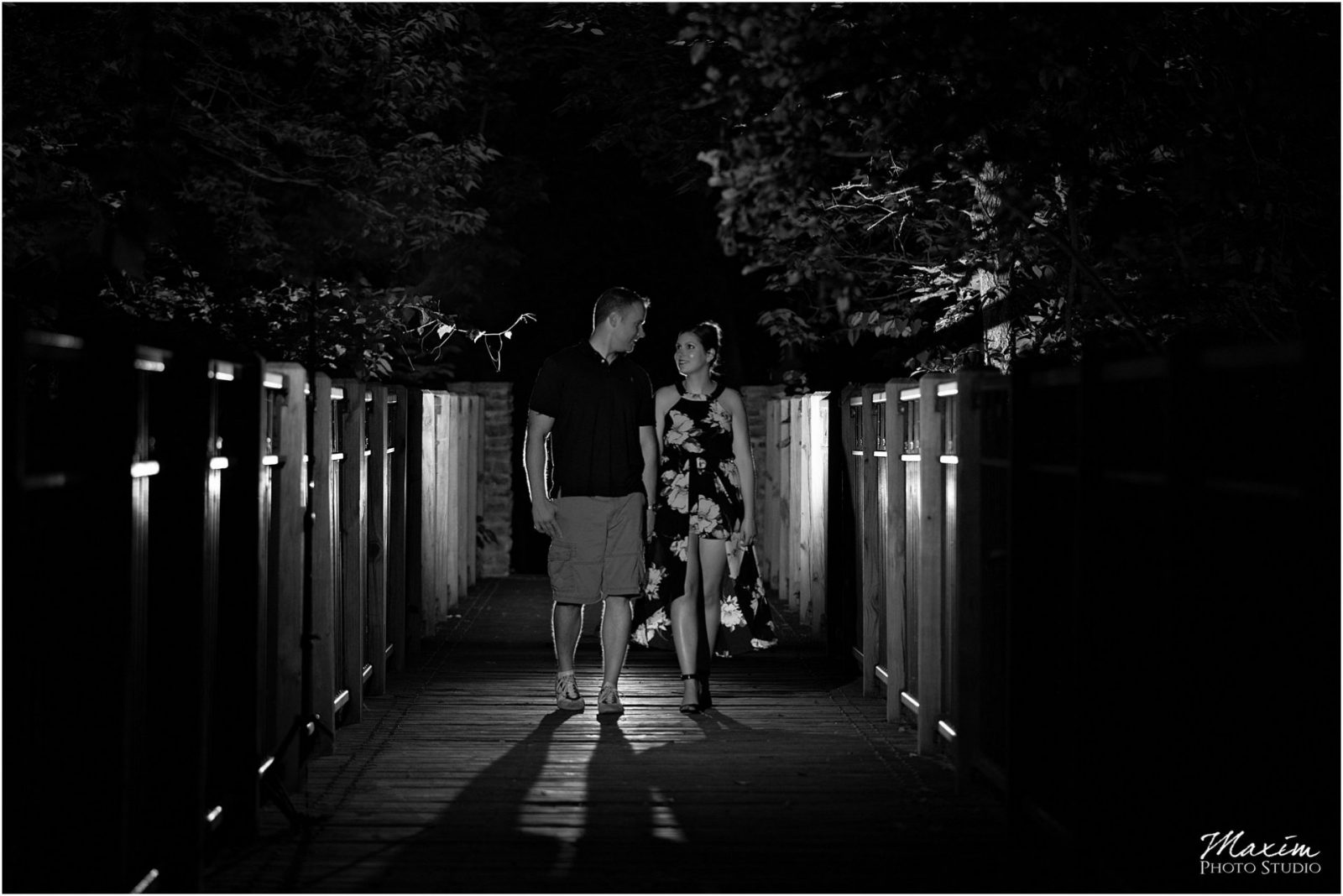 Sharon Wood Metro Park Engagement, Bridge couple