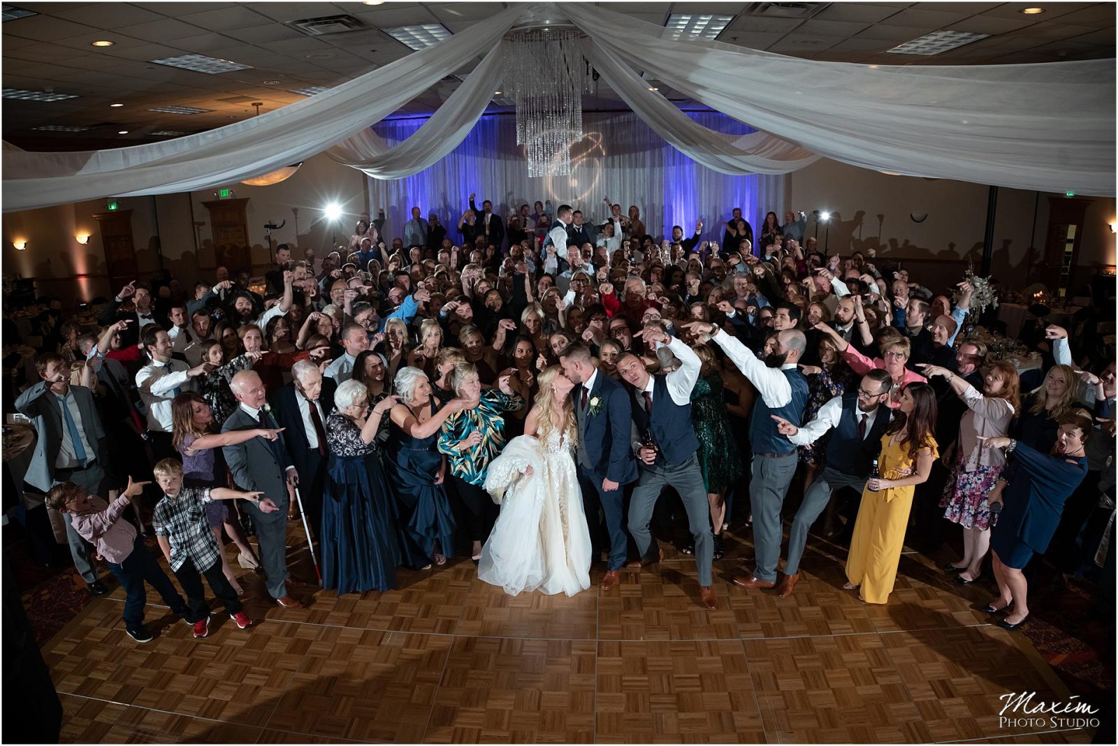 Holiday Inn Airport Wedding, Kentucky Wedding Photographer, Wedding Reception, Group Photo
