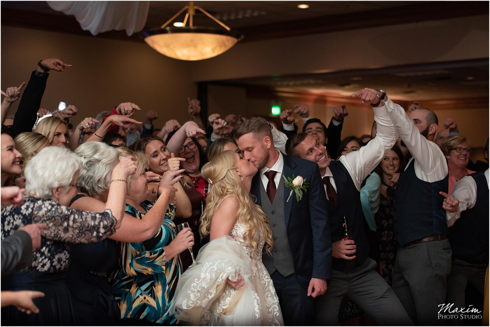 Holiday Inn Airport Wedding, Kentucky Wedding Photographer, Wedding Reception Group Photo