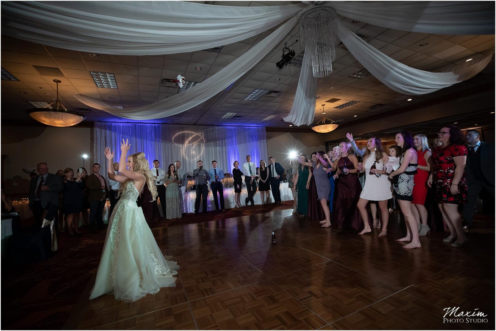 Holiday Inn Airport Wedding, Kentucky Wedding Photographer, Wedding Reception, Bouquet Toss
