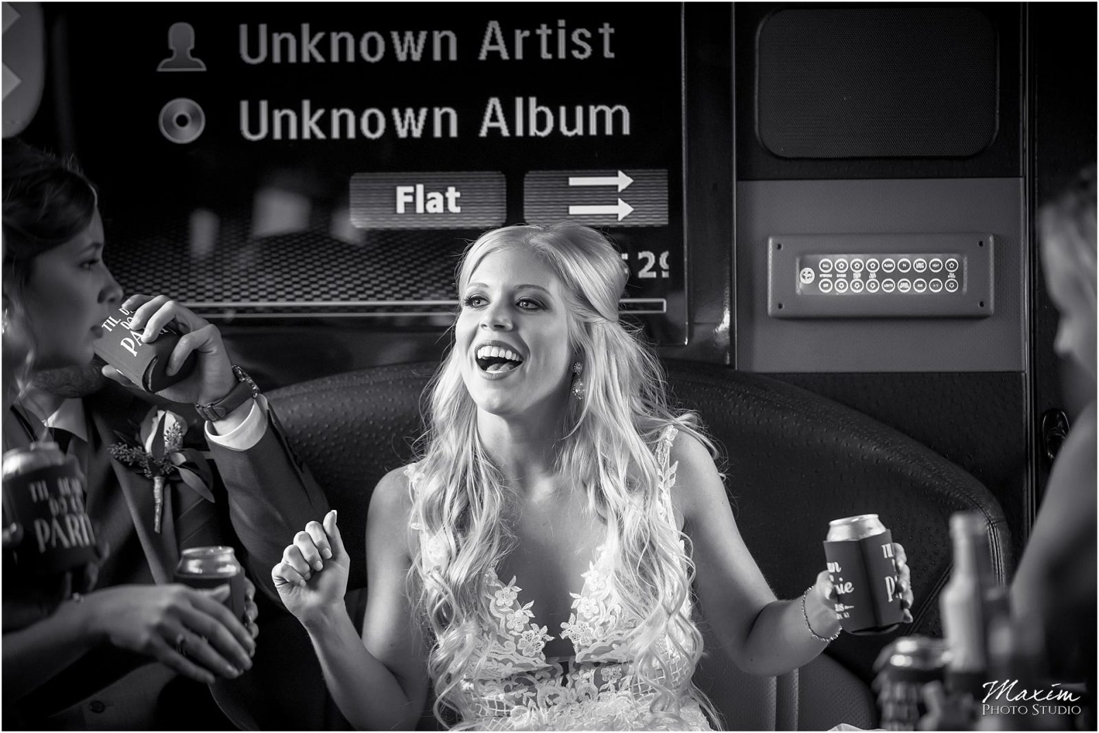 Kentucky Wedding Photographers, Motortoys Limo bridal party, Wedding Party Bus
