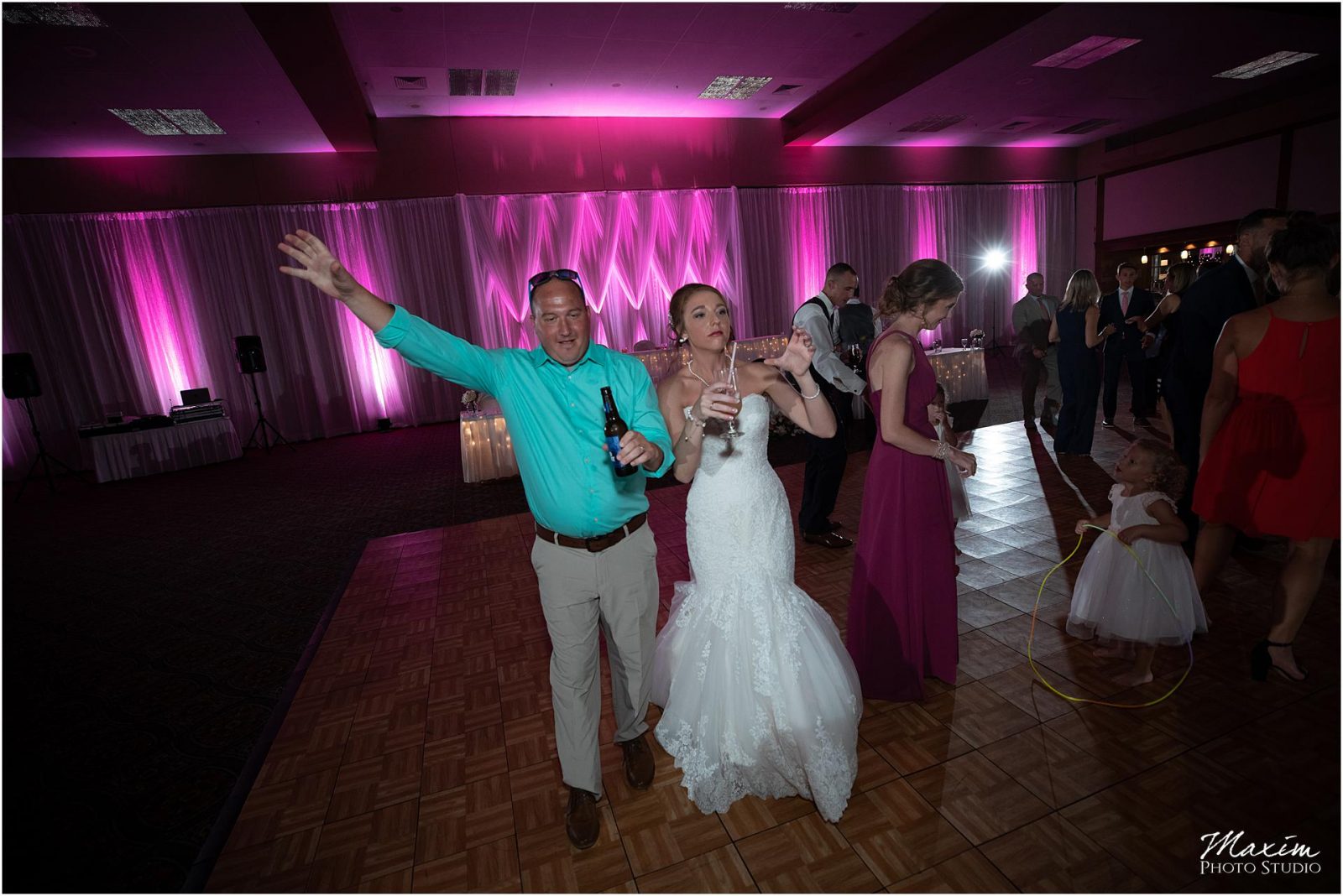 Oasis Conference Center, Cincinnati Wedding Photography, Wedding Reception Dancing
