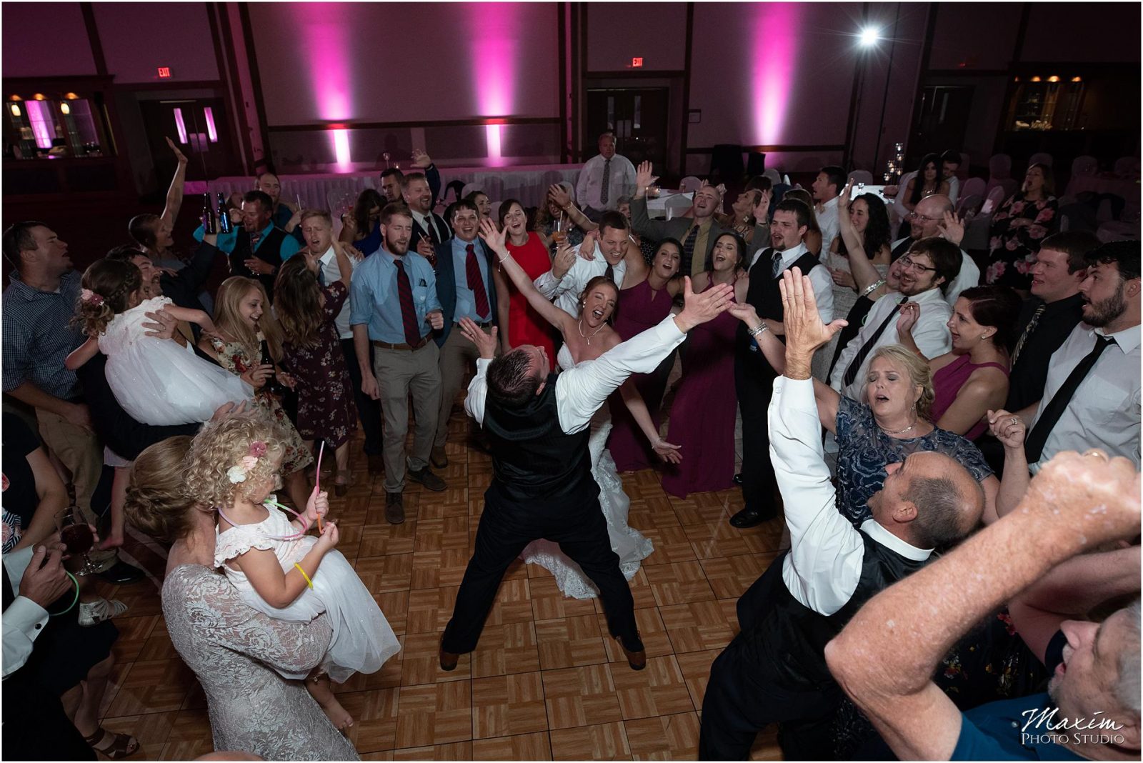 Oasis Conference Center, Cincinnati Wedding Photography, Wedding Reception Dancing