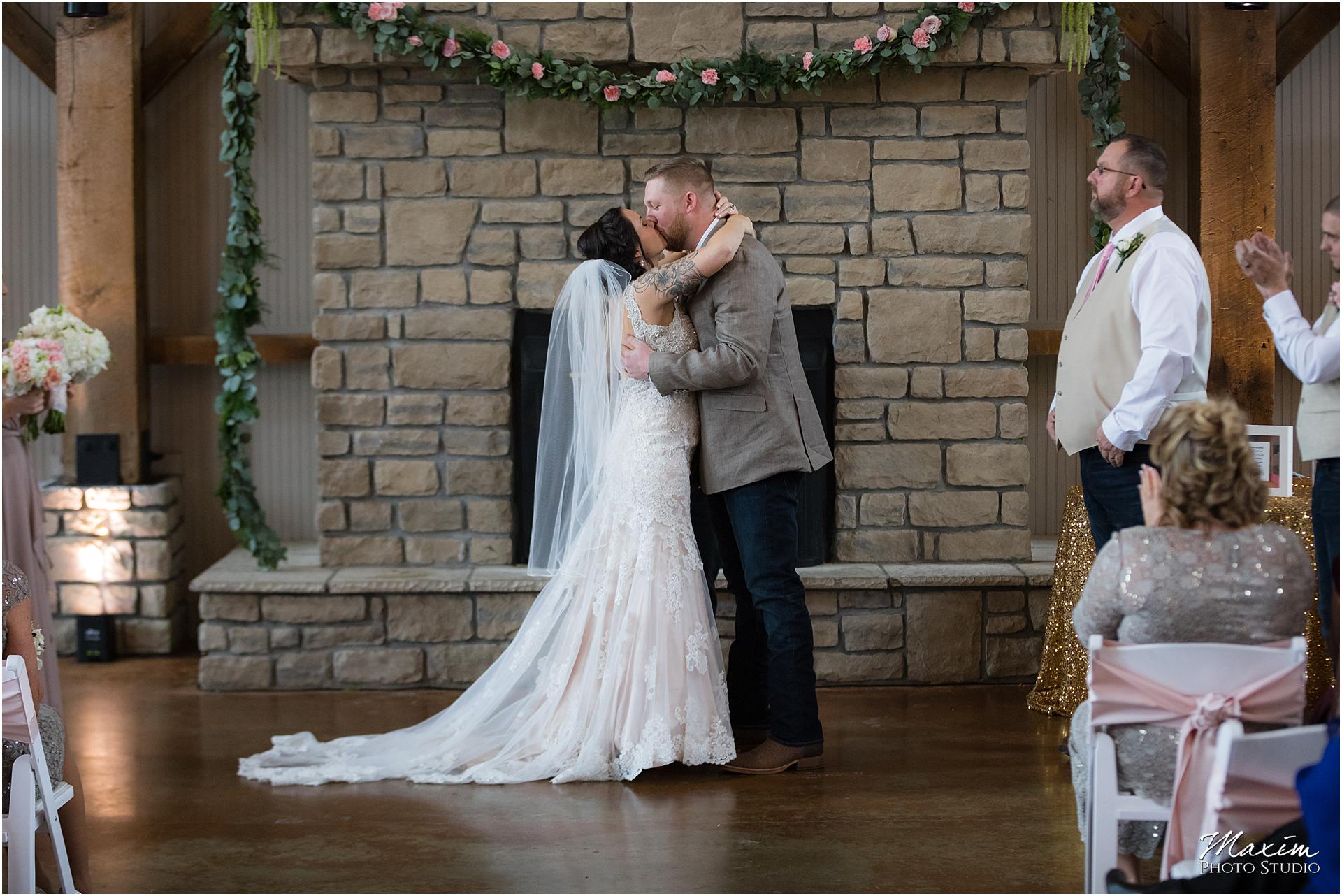 Muhlhauser Barn West Chester Dayton Wedding Photography Nikki Ian