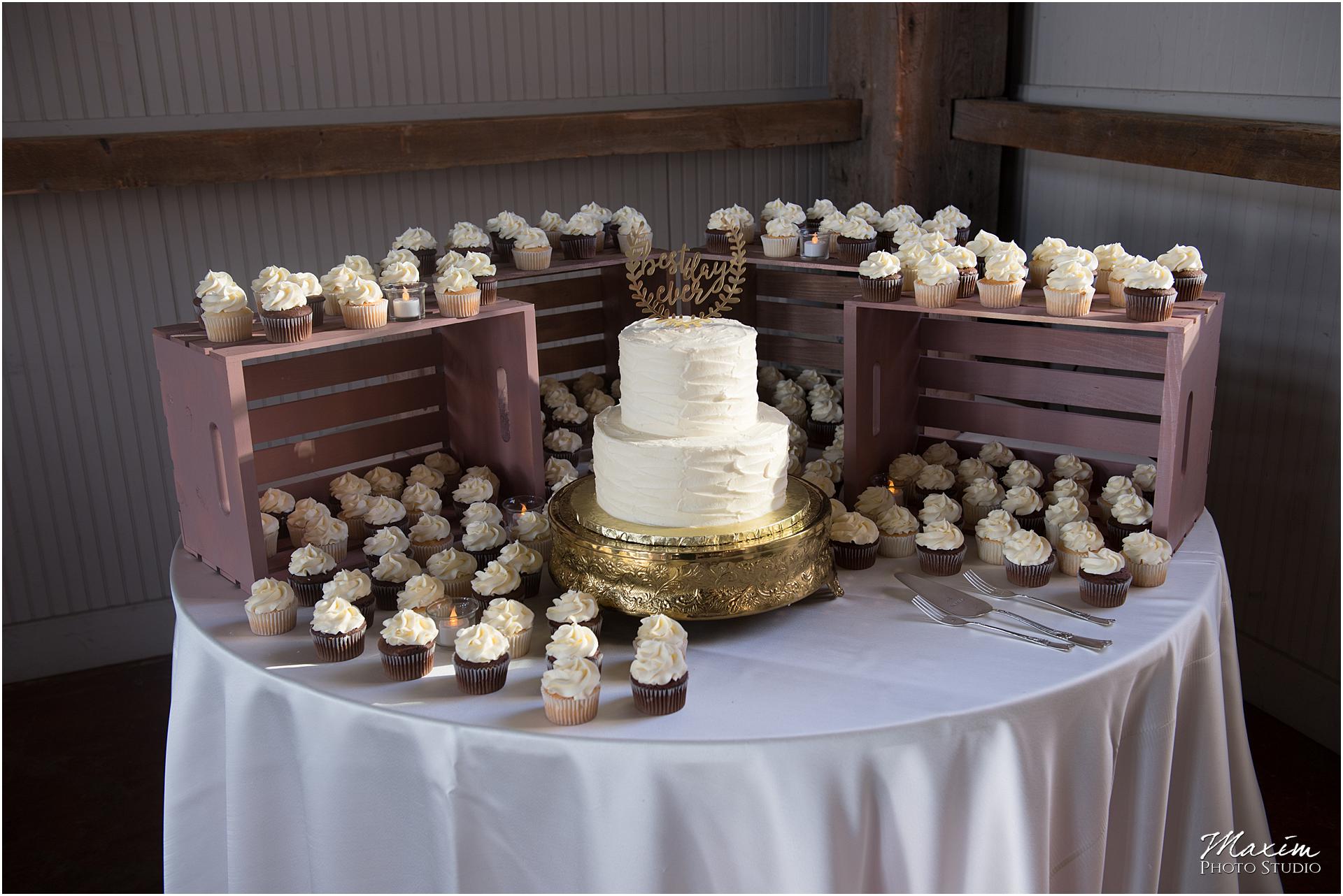 Muhlhauser Barn Wedding Reception cake
