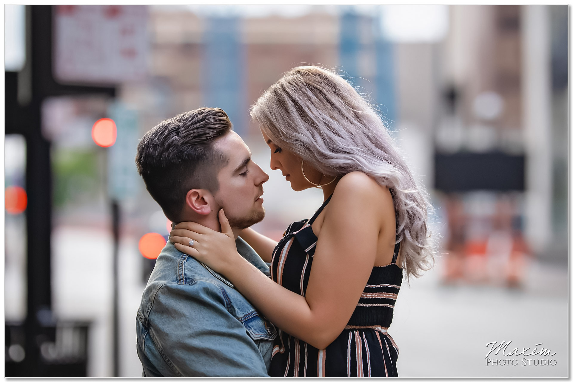 Best Downtown cincinnati engagement couple 