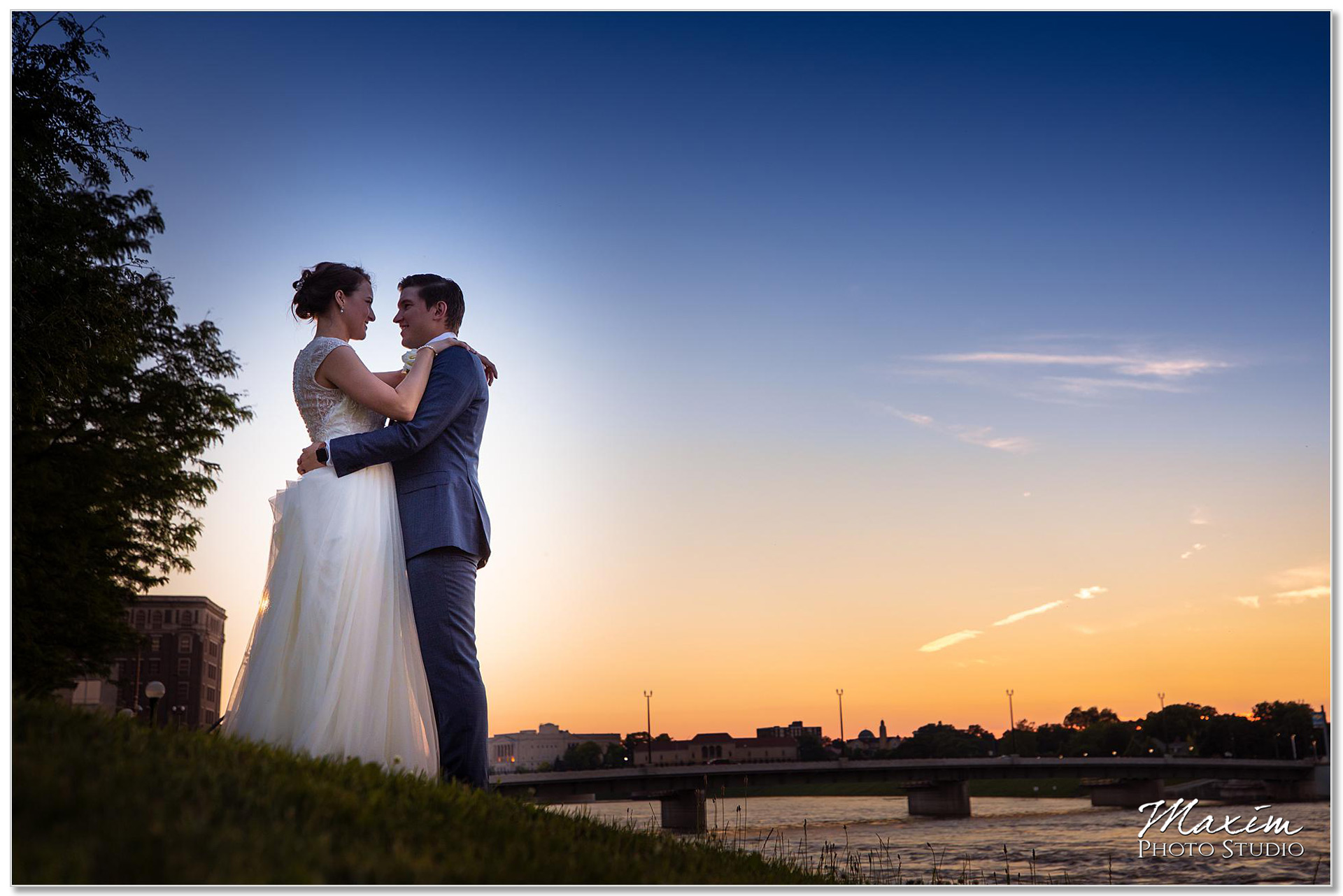 Bride groom Dayton Ohio Wedding sunset portraits