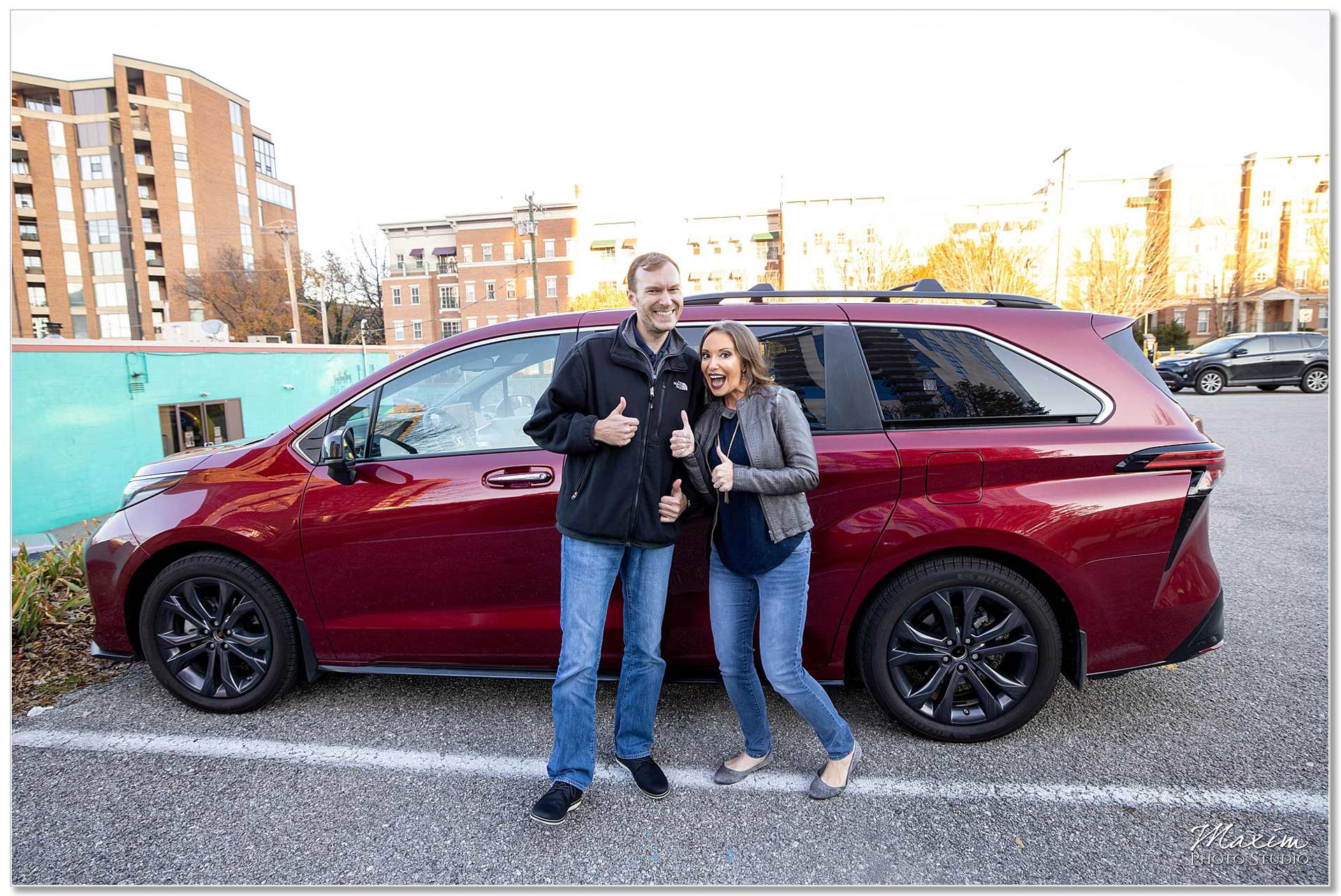 Toyota van Cincinnati Engagement couple