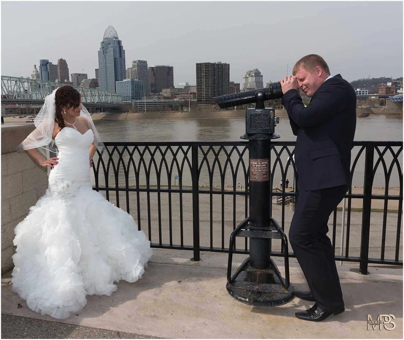 Cincinnati Wedding Photographers, Purple People Bride Cincinnati Wedding pictures